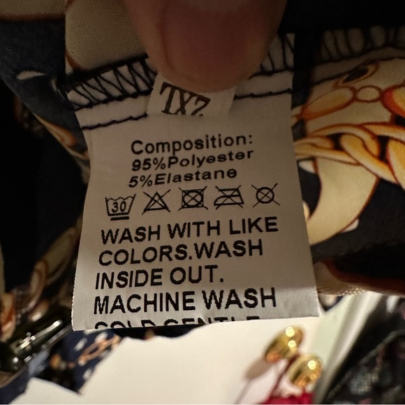 Lovely and light women’s top, size L, perfect for holiday, work or an outing. - Picture 5 of 5